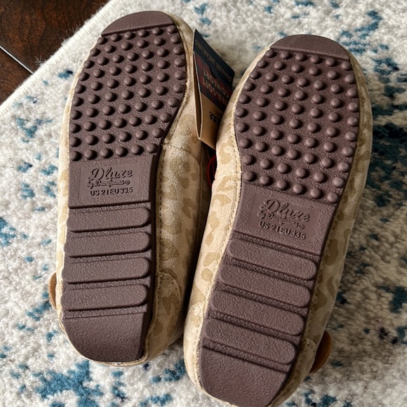 Dluxe by dearfoams girls slippers beige leopard print nwt - Picture 5 of 8